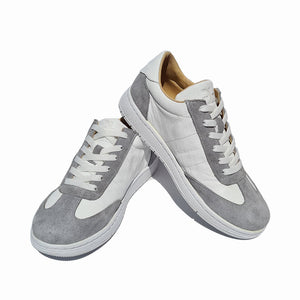 tenis blancos hombre de piel